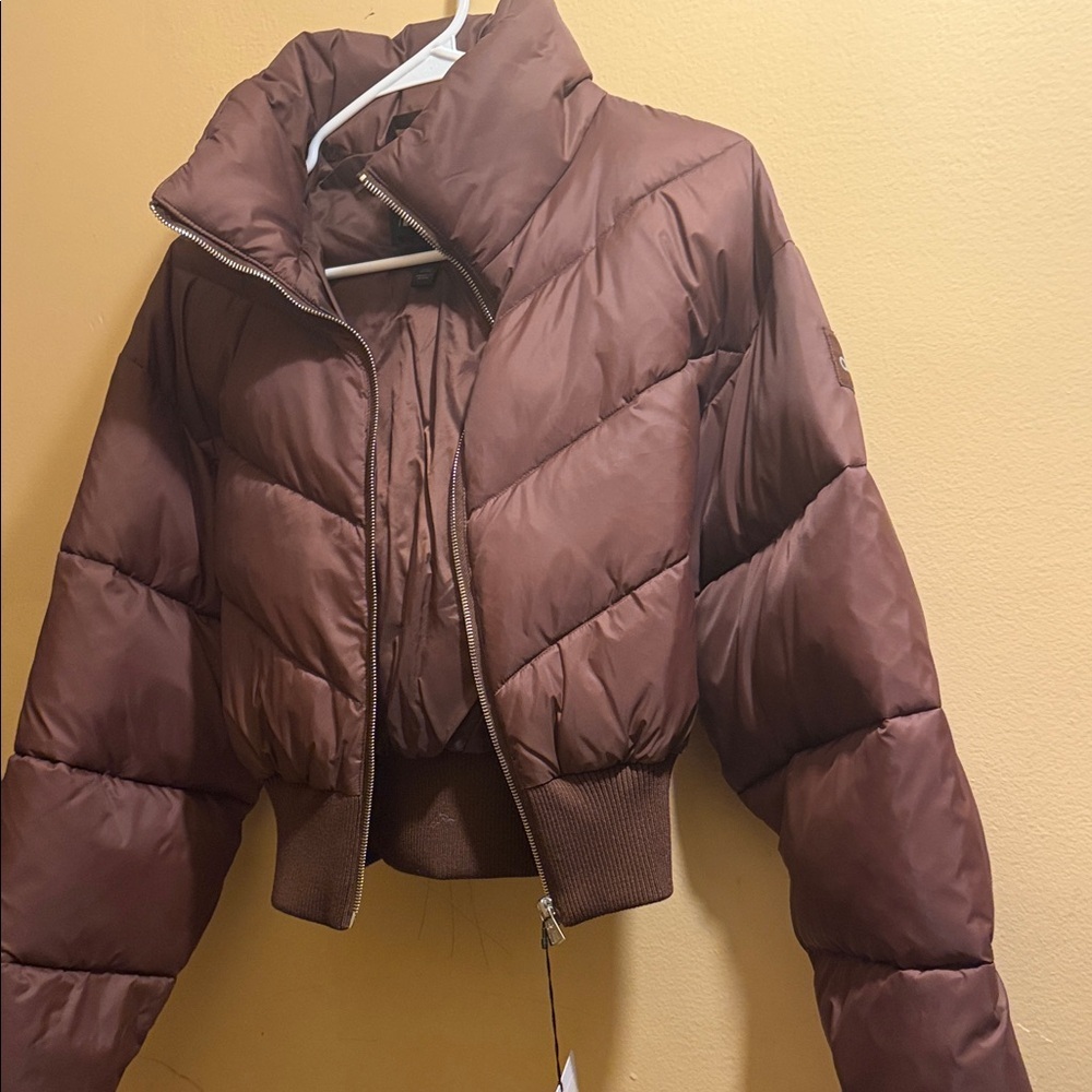 ALO Yoga Cropped Quilted Puffer Jacket in Brown
